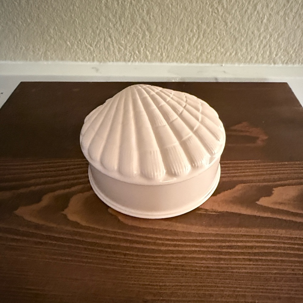 Vintage Fitz & Floyd Ceramic Shell dish and Lid Japan